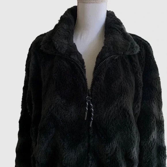 URBAN OUTFITTERS EVA BLACK FAUX FUR CHEVRON TEDDY BOMBER JACKET